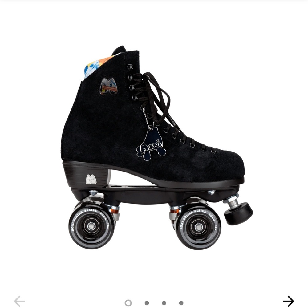 Moxi Skates Lolly Outdoor Complete Classic Black Suede w/extra set of LED wheels - Picture 6 of 9